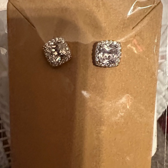 Source Unknown Jewelry - Elegant Silver Stud Earrings